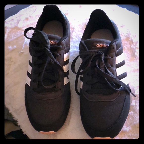 adidas shoes white with pink stripes